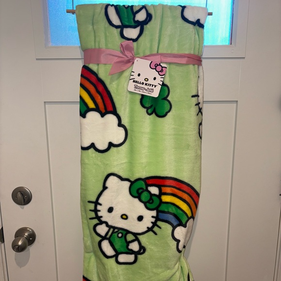 BRAND NEW RELEASE Hello Kitty St. Patricks Day Throw Blanket - Picture 2 of 3